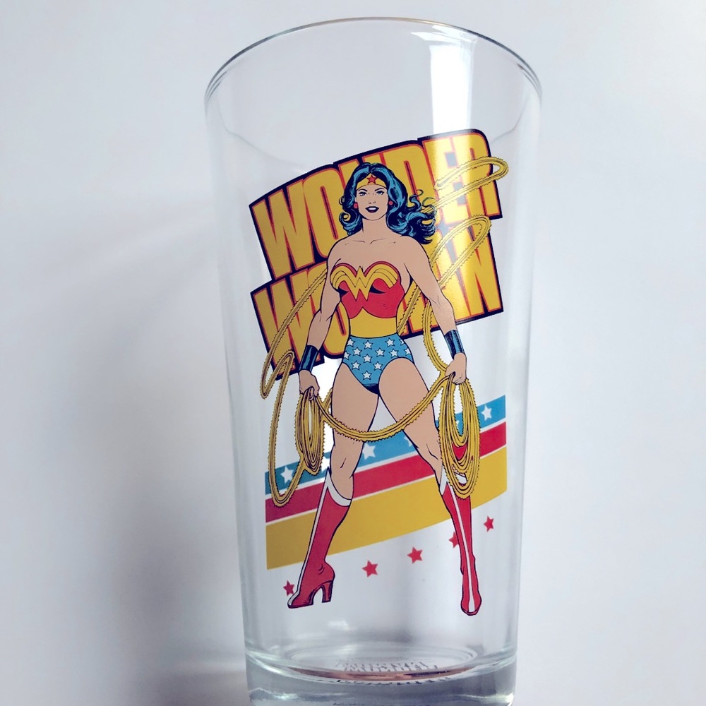 NWOT Vintage Wonder Woman Pint Tumbler DC Comics